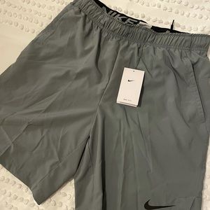 Men’s Nike dri fit shorts NWT size medium
